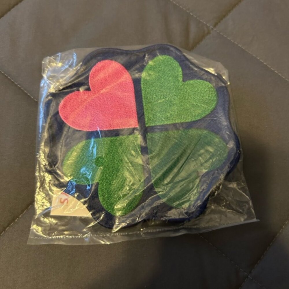 Harveys Seatbelt Lucky Hearts Shamrock Coin Purse